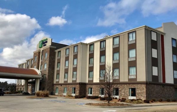 Holiday Inn Express & Suites Searcy